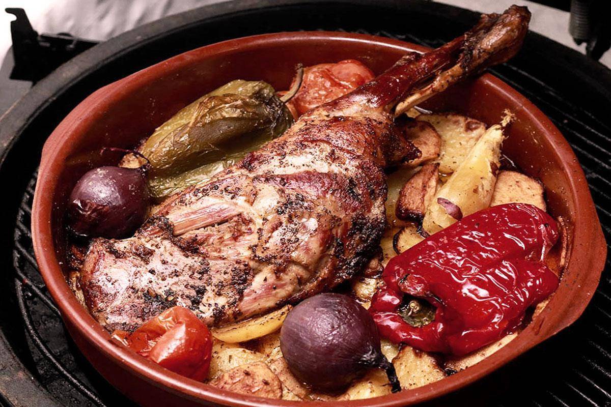 Assado de Ternasco em Torla (Ternasco assado) em Torla-Ordesa, Espanha